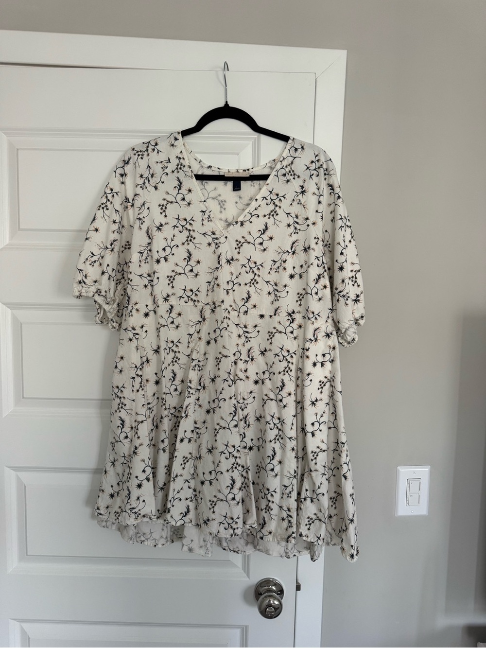 Universal Thread Cream Floral V-Neck Mini Dress